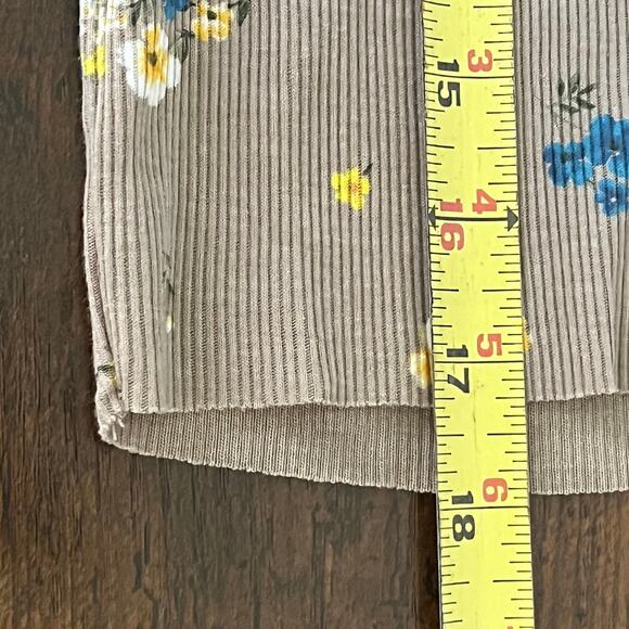 Forever 21 Taupe Floral Short Sleeve Ribbed Knit Cropped Tee Size Medium - Picture 7 of 7